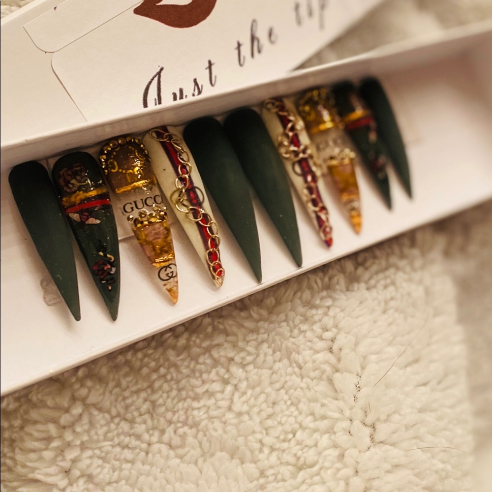 Press on nails - Picture 3 of 3